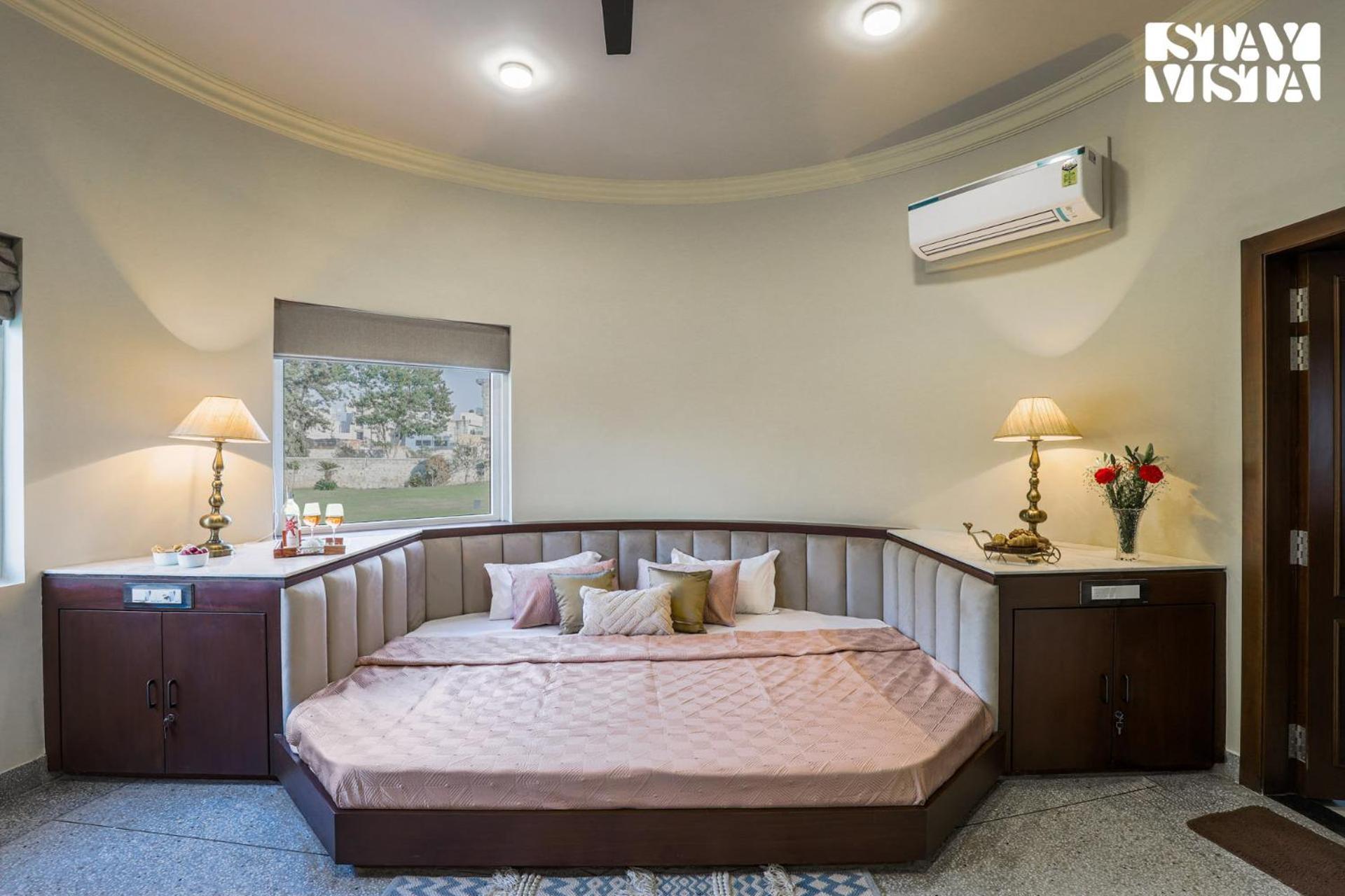 Stayvista'S Mystic Castle With Terrace, Swimming Pool, Lawn With Gazebo Jaipur Exterior photo