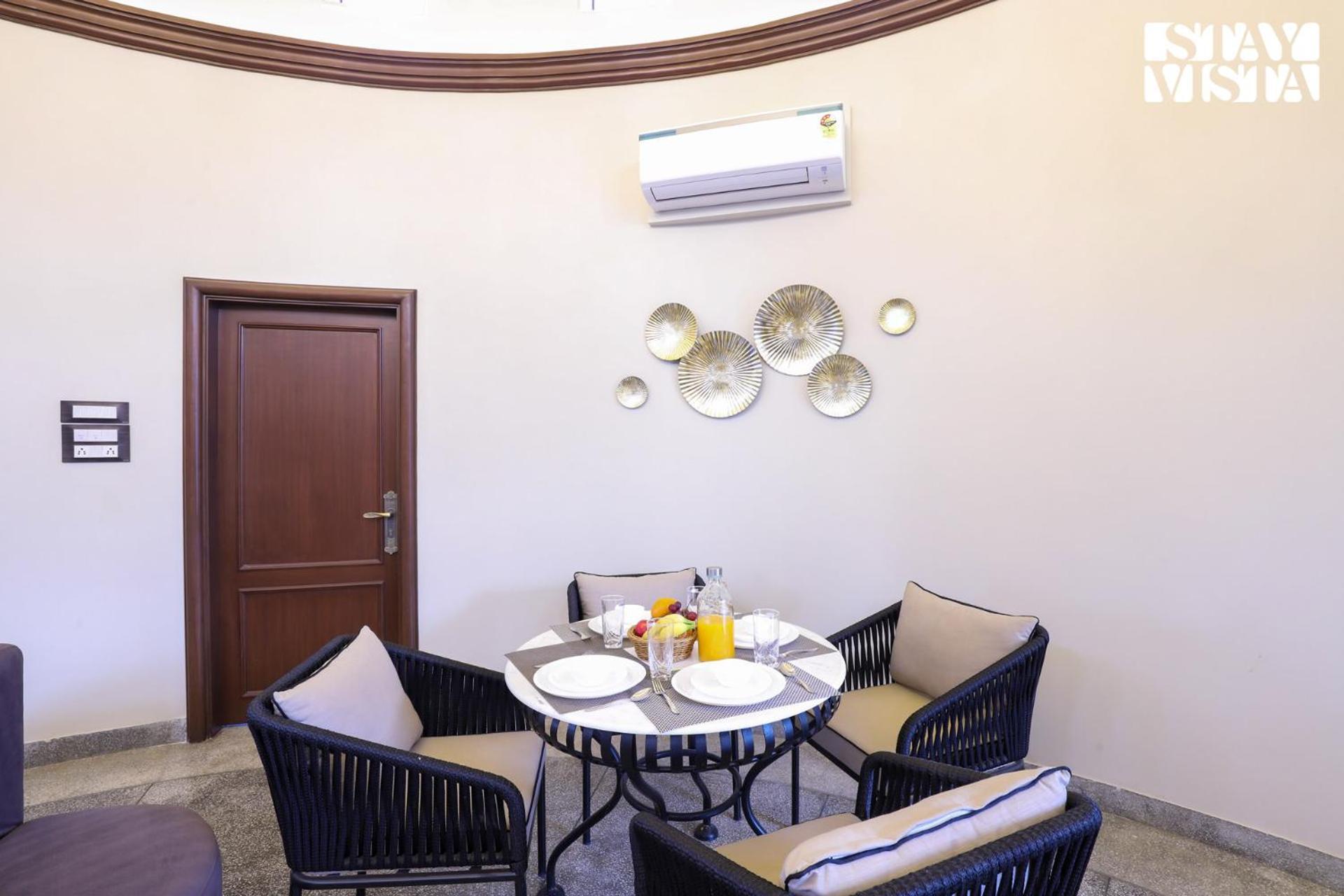 Stayvista'S Mystic Castle With Terrace, Swimming Pool, Lawn With Gazebo Jaipur Exterior photo